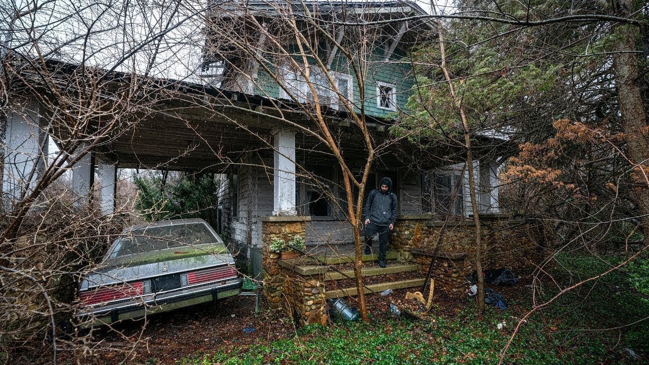 Casa da Família Deixada Abandonada na Floresta