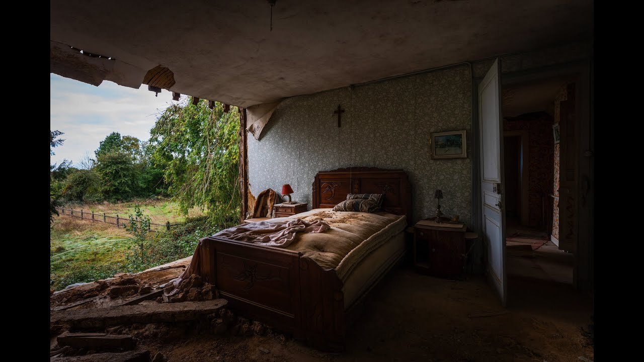 Casa de Fazenda Abandonada Cápsula do Tempo - Relíquias Esquecidas do Passado