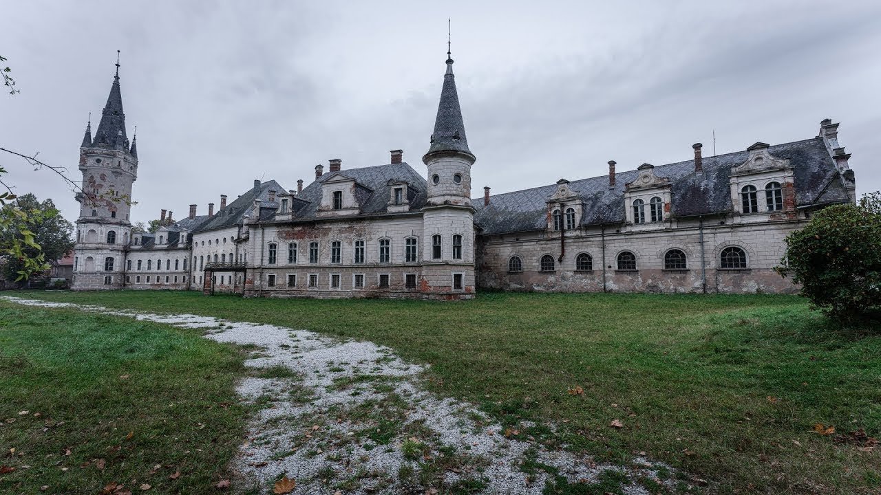 Castelo Abandonado de Conto de Fadas do Século 16