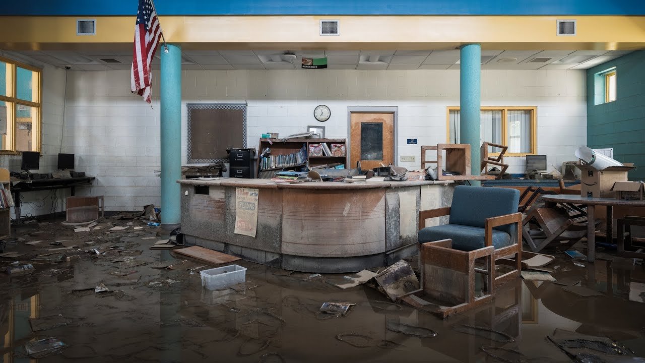 Escola Abandonada em Kentucky Destruída Pela Inundação de 2022