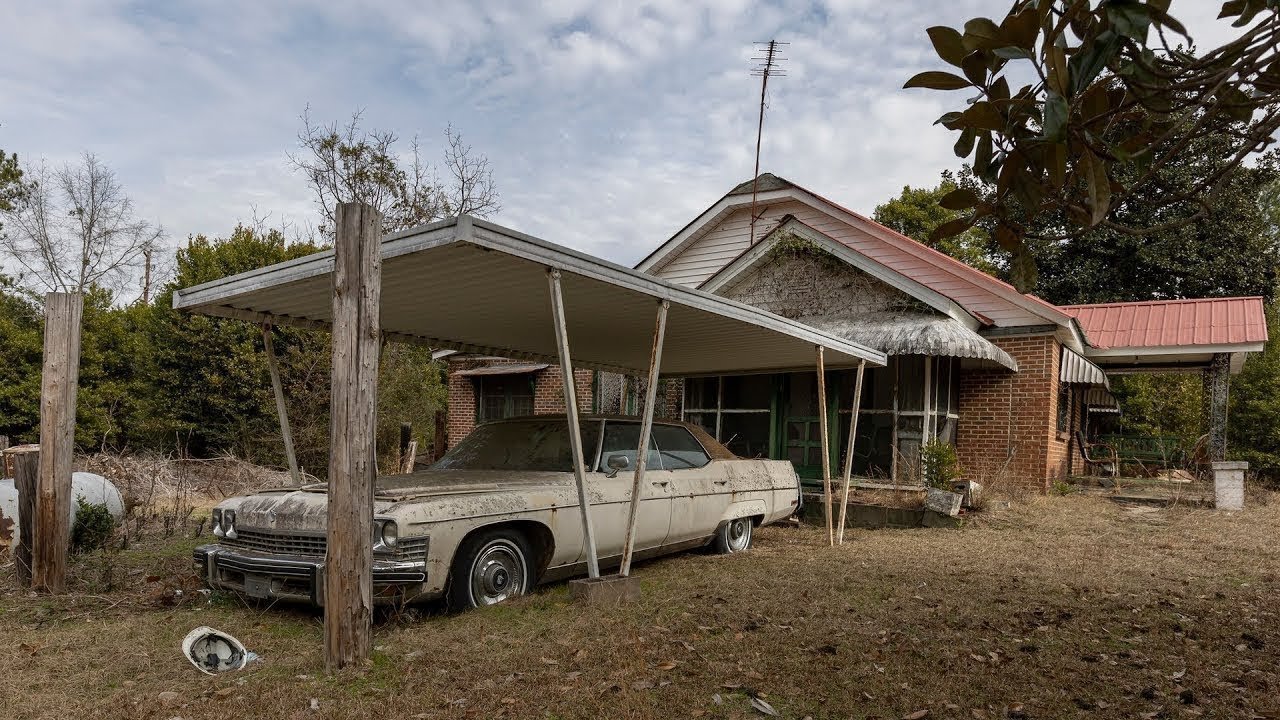 Explorando a Fazenda Abandonada dos Anos 1800 CHEIA de Antiguidades