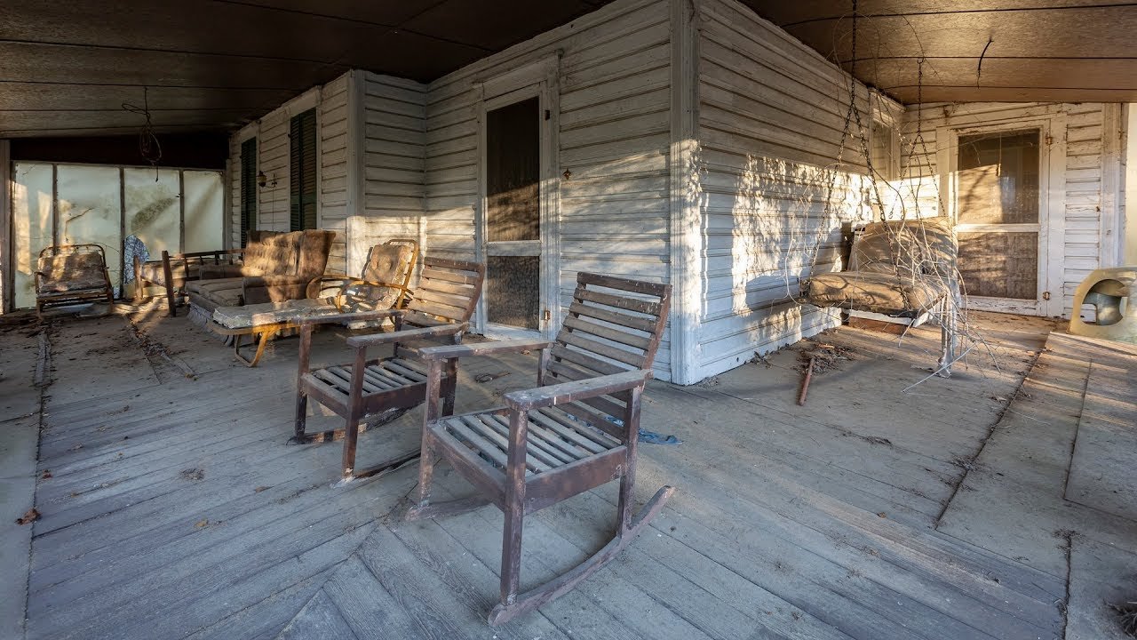 Fazenda Abandonada dos Anos 1800