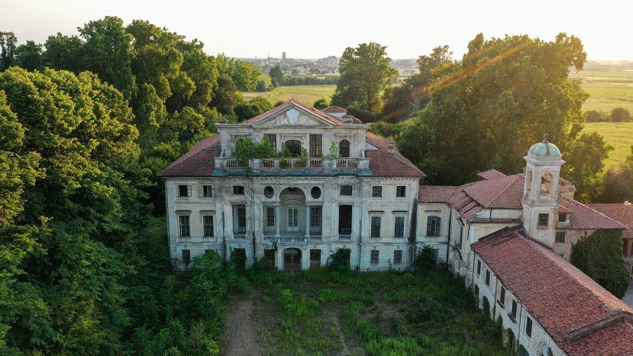 Uma Olhada Dentro Desta Incrível Mansão Abandonada