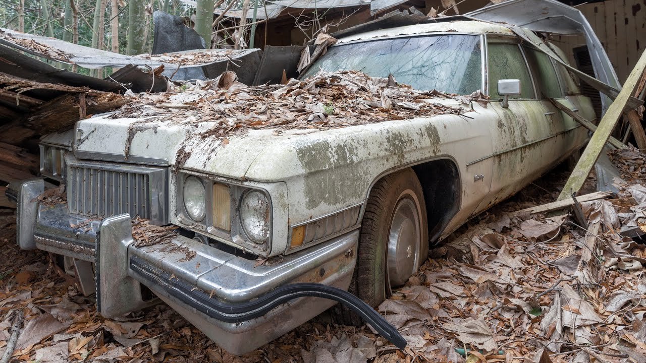 Antiga Funerária Abandonada Com Carro Funerário e Sala de Embalsamamento