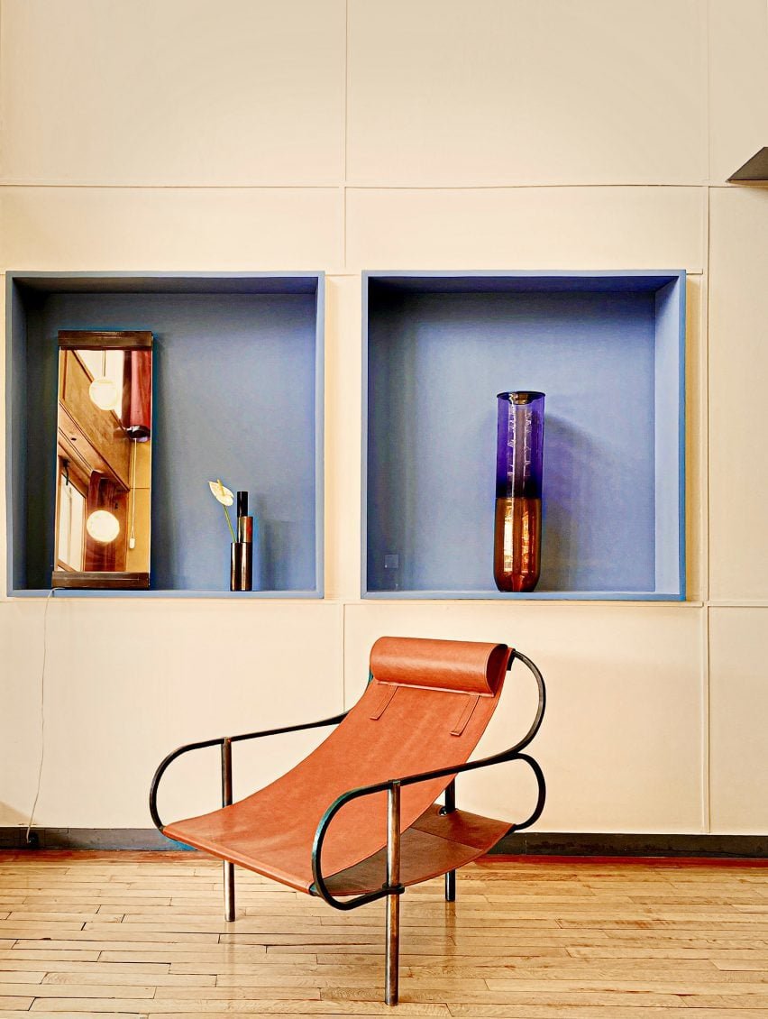 An armchair displayed in the exhibition, reflecting elements of Le Corbusier's design philosophy.