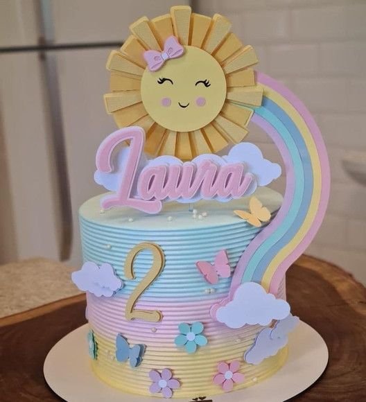 In pastel tones, this cake features natural elements and radiates solar energy, not to mention the rainbow that surely adds color to the party table!