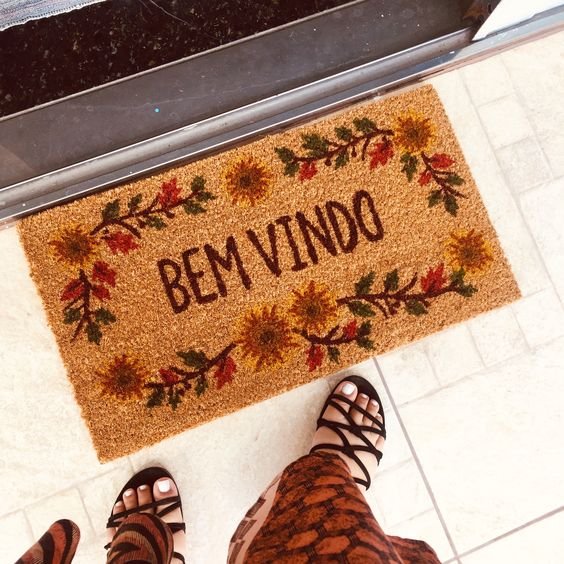 Along with personalizations with phrases, designs can make the mat even more attractive and eye-catching.