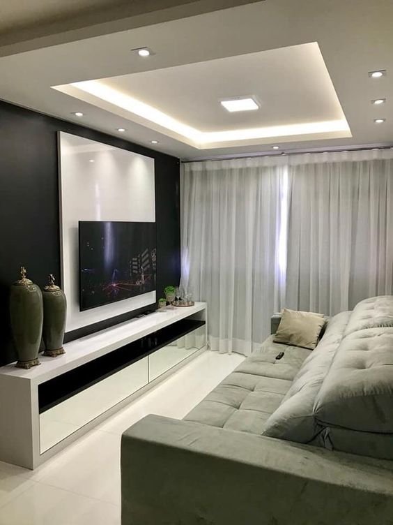 Sophisticated lighting effect shown in a modern plaster cornice.