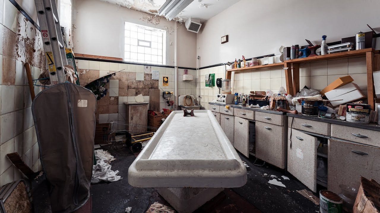 Funerária Abandonada - Encontramos Restos Cremados No Morgue