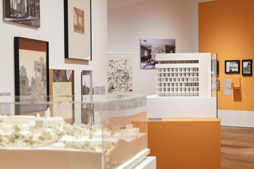 An overview of a significant section of the exhibition displaying 400 objects.