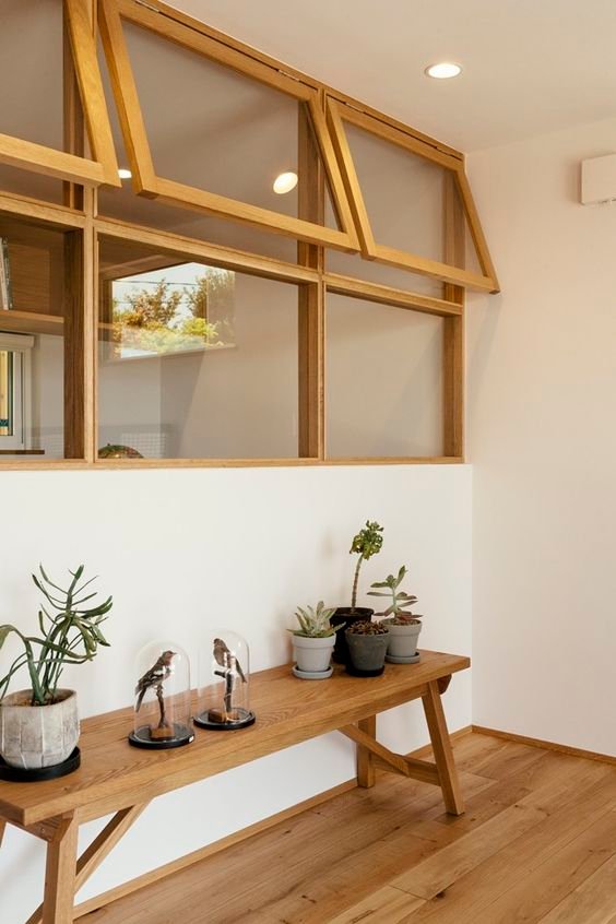 Among the models of wooden windows is this casement style with a fixed part below, a modern idea that can easily be combined with clean decoration spaces.