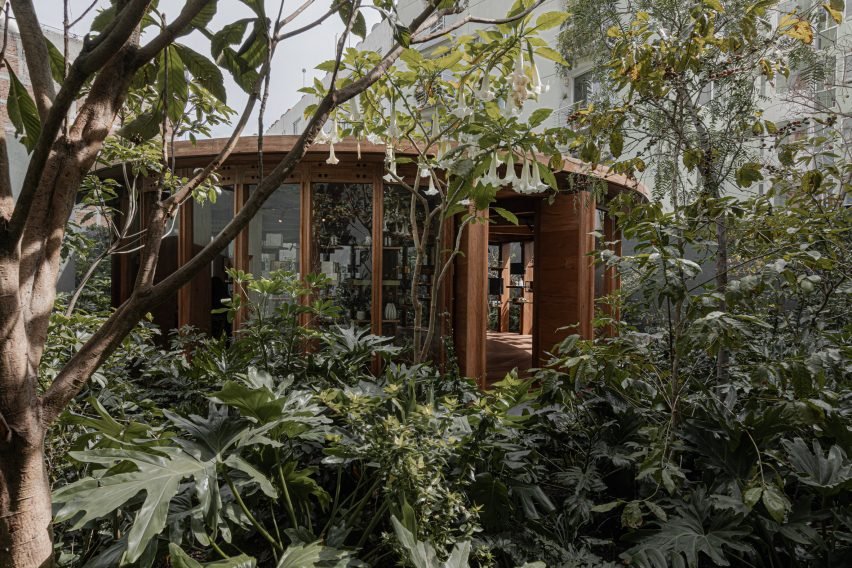 Wooden pavilion set among lush tropical plants, built to provide a multi-sensory experience for customers of the Xinú brand.