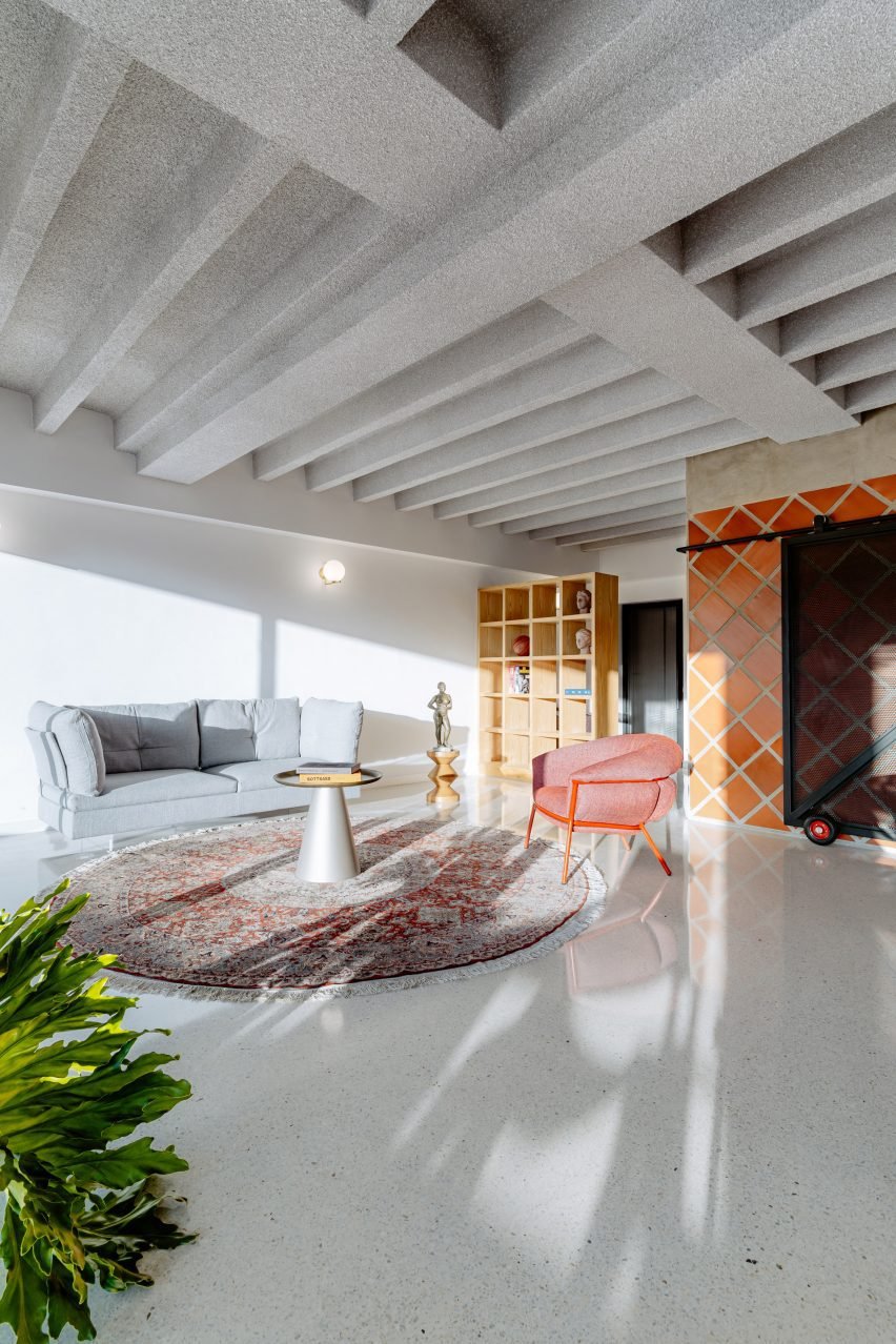 Atelier Caracas has renovated an apartment in Caracas.